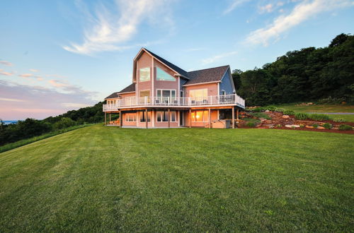 Foto 9 - Waterfront Lake Champlain Home w/ Hot Tub & Sauna