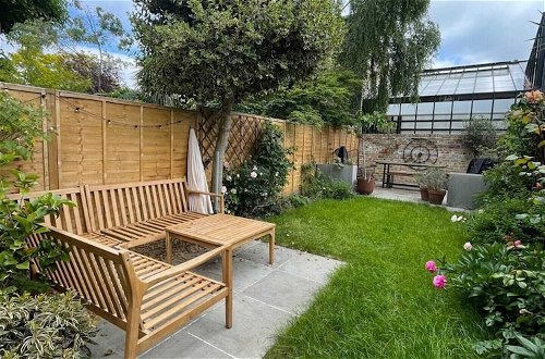 Foto 23 - Incredible & Quirky 2BD Home With Garden - Hackney
