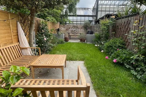 Photo 22 - Incredible & Quirky 2BD Home With Garden - Hackney