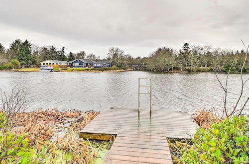 Photo 18 - Modern Ocean Shores Getaway With Dock