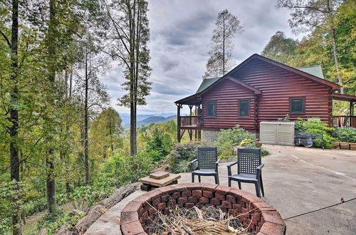 Foto 22 - Cabin w/ BBQ + Games - Walk to Blue Ridge Parkway