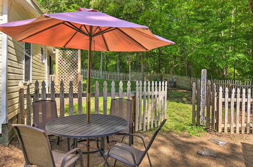 Photo 5 - 'the Country Cottage in Union Mills w/ Porch