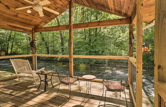 Foto 1 - Waynesville Creekside Cottage: Outdoor Relaxation