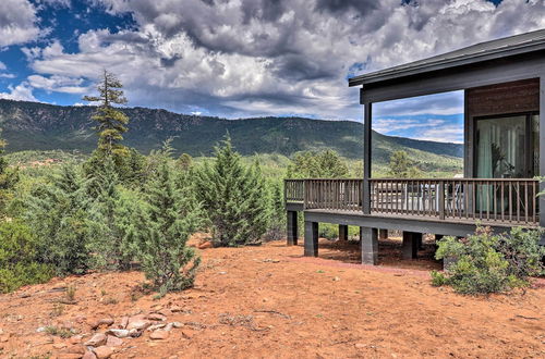 Foto 12 - Upscale Pine Cabin w/ Fire Pit, Deck & Mtn Views