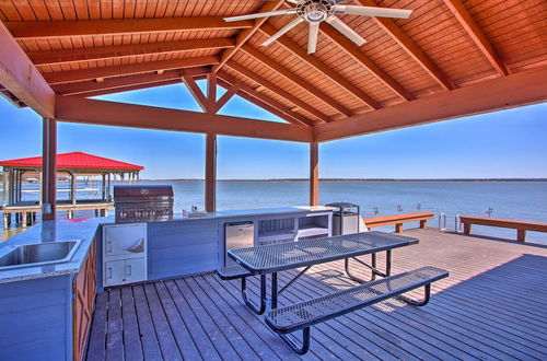 Foto 8 - Comfy Home w/ Deck: 6 Minutes to Lake Tawakoni