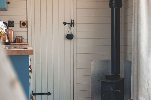 Photo 2 - Dog Friendly Shepherd's Hut, Perfect for Couples