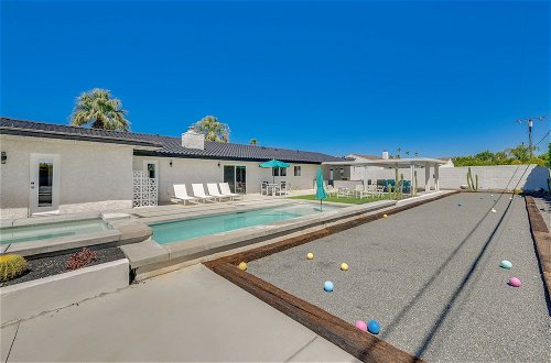 Foto 26 - Luxurious Palm Springs Home: Private Pool & Spa