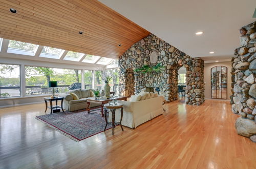 Photo 13 - Immaculate, High-end Howell Villa on Pardee Lake