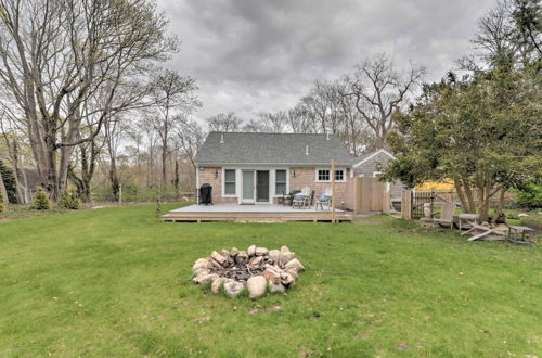 Foto 15 - Cape Cod Cottage w/ Outdoor Shower: Walk to Beach