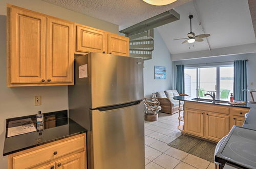 Photo 10 - Resort-style Condo With Lake-view Balcony