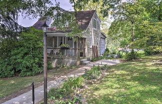 Photo 1 - Enchanting Family House w/ Balcony < 3 Mi to Wvu