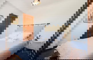 Photo 3 - Sea View Apartment by Rent4all