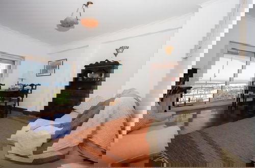 Photo 19 - Sea View Apartment by Rent4all