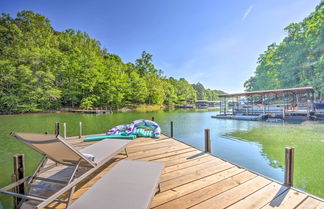 Foto 1 - Lakefront Townville Gem w/ Boat Dock & Kayaks