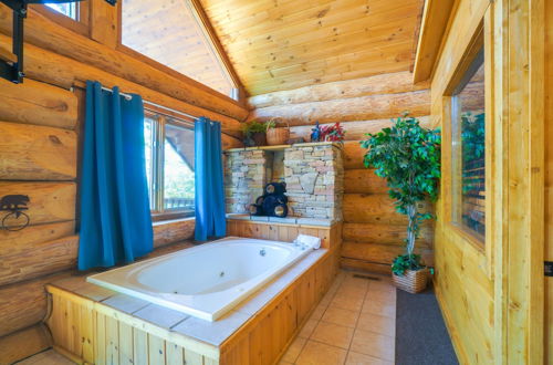 Foto 4 - Smoky Mountain Vacation Rental Cabin w/ Hot Tub