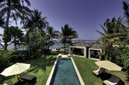 Foto 18 - Aventus Luxury Beachfront Villa Gianyar