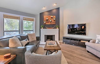 Foto 2 - Modern-chic Sunriver Home: Ski, Hike & Fish