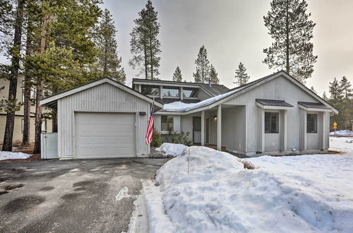 Foto 4 - Modern-chic Sunriver Home: Ski, Hike & Fish