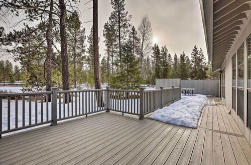 Foto 9 - Modern-chic Sunriver Home: Ski, Hike & Fish