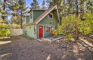 Foto 2 - Cozy Sugarloaf Cabin w/ Private Deck & Yard