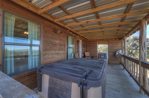Foto 13 - Rocky Ridge Cedar Cabin With Hot Tub & Amazing Views