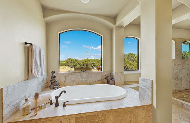Luxurious Hill Country Retreat With Pool and Firepit! - Foto 27