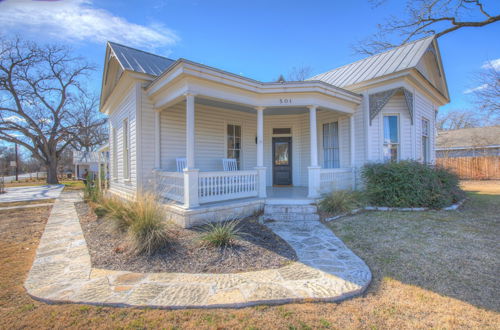 Foto 51 - Gorgeous Home 1 Blk From Main With Hot Tub & Fire Pit