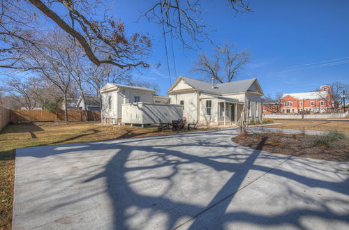 Foto 48 - Gorgeous Home 1 Blk From Main With Hot Tub & Fire Pit