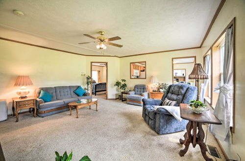 Photo 17 - Warm & Inviting Family Home - 2 Mi to Golf Course