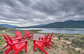 Foto 1 - Breathtaking Lake-view Retreat w/ On-site Hiking