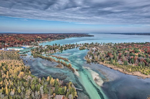 Foto 11 - Serene Riverfront Home w/ Torch Lake Access