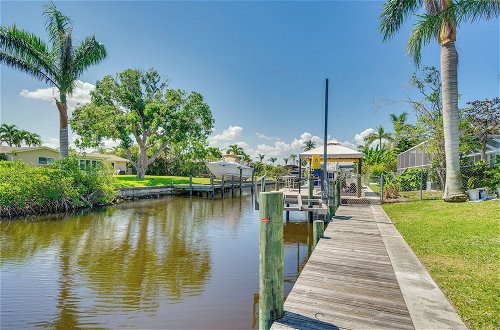 Foto 13 - Canalfront Home w/ Dock & Pool: 5 Mi to Ft Myers