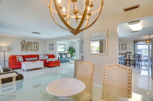 Foto 6 - Canalfront Home w/ Dock & Pool: 5 Mi to Ft Myers