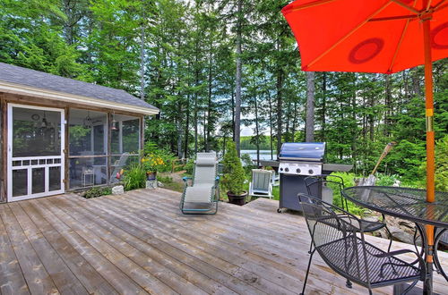 Photo 22 - Waterfront Great Pond Cottage w/ Hot Tub & Deck