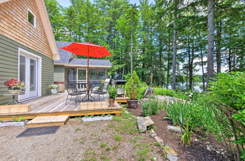 Photo 10 - Waterfront Great Pond Cottage w/ Hot Tub & Deck