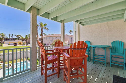 Photo 36 - 3-level Townhome w/ Private Pool & Close to Beach