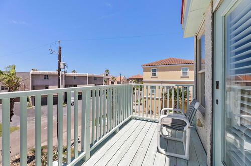 Foto 39 - 3-level Townhome w/ Private Pool & Close to Beach