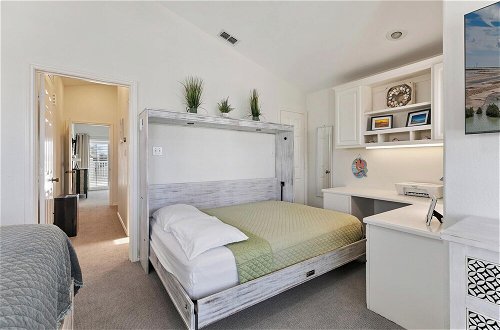 Photo 9 - 3-level Townhome w/ Private Pool & Close to Beach