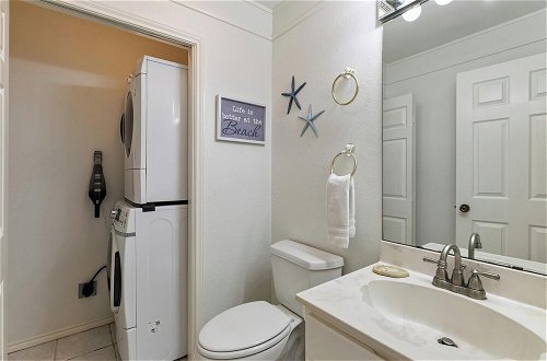 Photo 17 - 3-level Townhome w/ Private Pool & Close to Beach