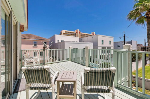 Photo 35 - 3-level Townhome w/ Private Pool & Close to Beach