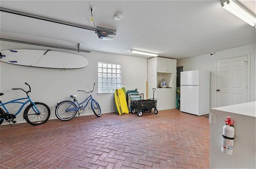 Photo 27 - 3-level Townhome w/ Private Pool & Close to Beach