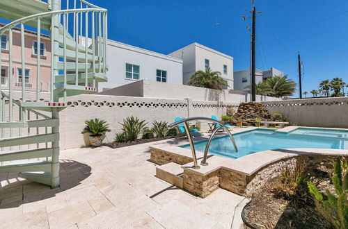 Foto 20 - 3-level Townhome w/ Private Pool & Close to Beach