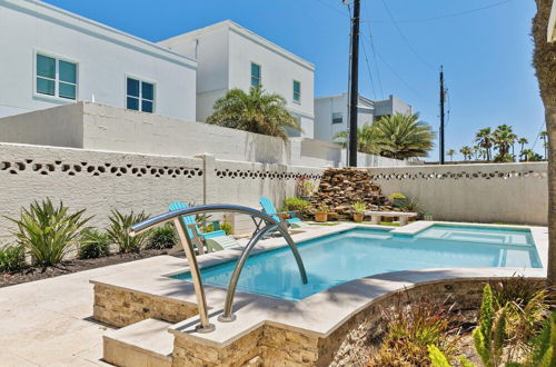 Photo 23 - 3-level Townhome w/ Private Pool & Close to Beach