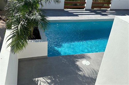 Photo 25 - Luxurious Villa Blou, Steps From Beach Jan Thiel