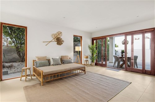Photo 11 - Luxurious Villa Blou, Steps From Beach Jan Thiel