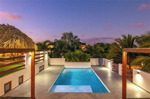 Photo 28 - Luxurious Villa Blou, Steps From Beach Jan Thiel