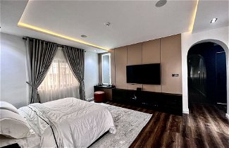 Photo 2 - Luxury, Contemporary 4-bed Apartment in Ikoyi