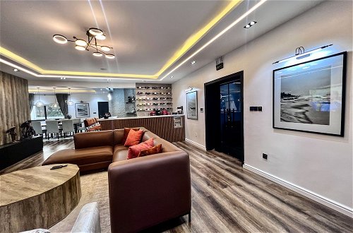 Photo 12 - Luxury, Contemporary 4-bed Apartment in Ikoyi