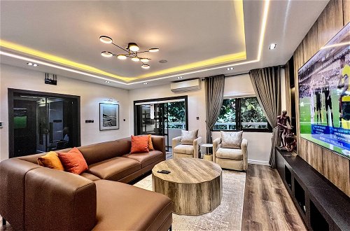 Photo 10 - Luxury, Contemporary 4-bed Apartment in Ikoyi