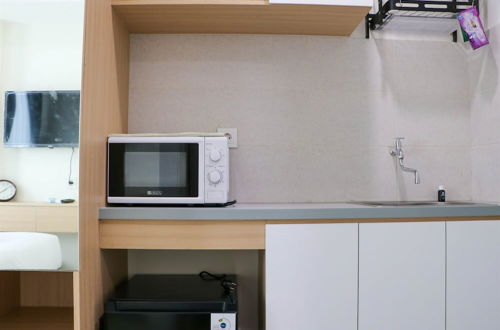 Foto 8 - Cozy Stay Studio No Kitchen At Osaka Riverview Pik 2 Apartmet